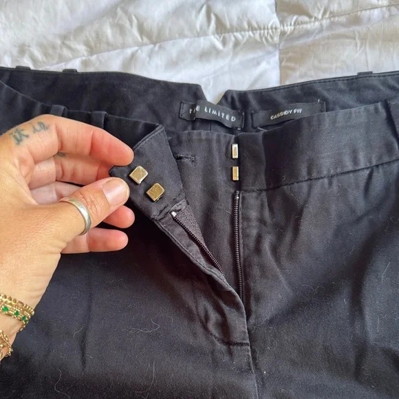 The Limited Classic Black Women's Shorts - Picture 4 of 5